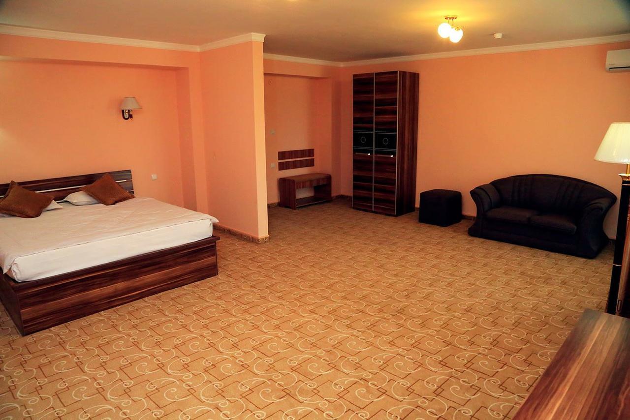 Ziyorat Luxury Hotel Фергана Экстерьер фото